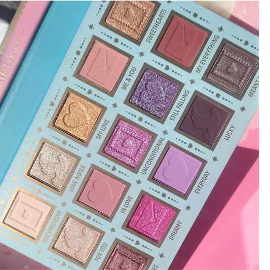 Im Falling for you Moira Shadows Palette